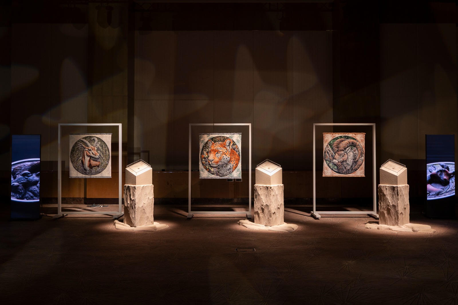 “Nadir fauna növləri” adlı yeni nəsil gümüş sikkələrin və xalça nümunələrinin təqdimat mərasimi.